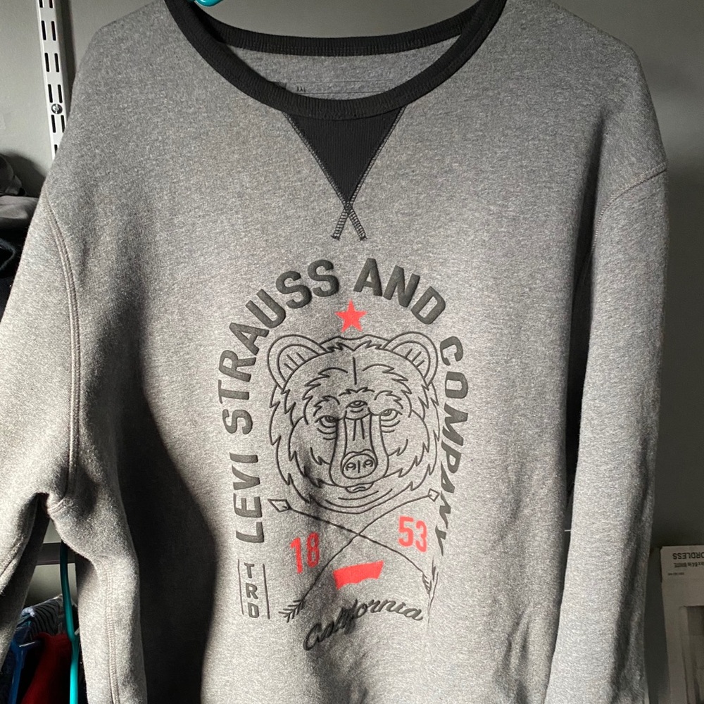 Used Levi’s Sweatshirt size 2XL